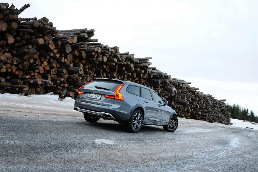  Volvo V90 D5 Cross Country 2016 года  (WW) (фото 16 из 36)